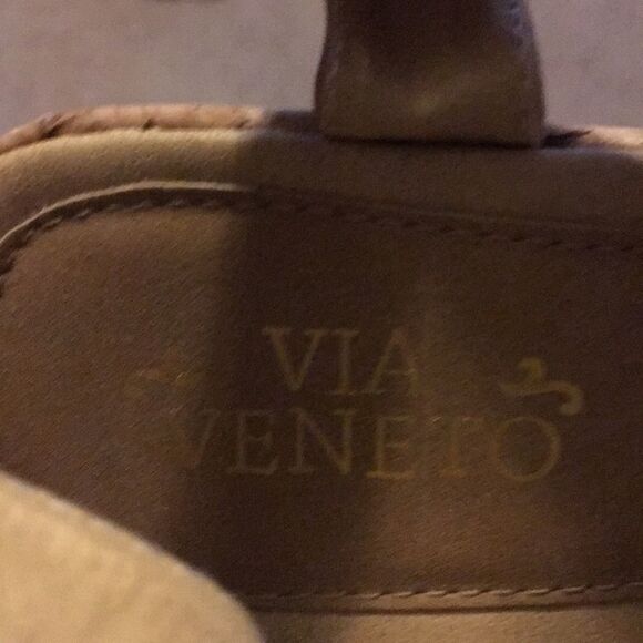 Via Veneto Size 8 Beige Wedges - Picture 12 of 15